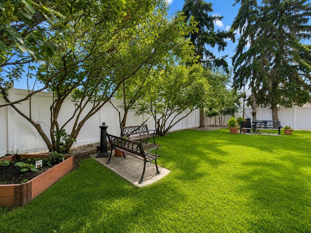 Garden enclosure — commercial property