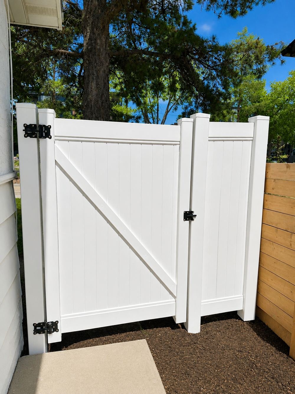 Vinyl gate detail